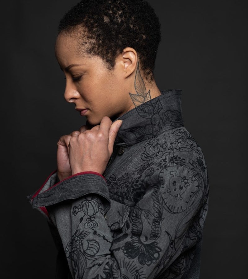 veste en jean modèle Classique modèle "TATOUAGES" modèle réalisé uniquement en avec les dessins personnels à la commande
